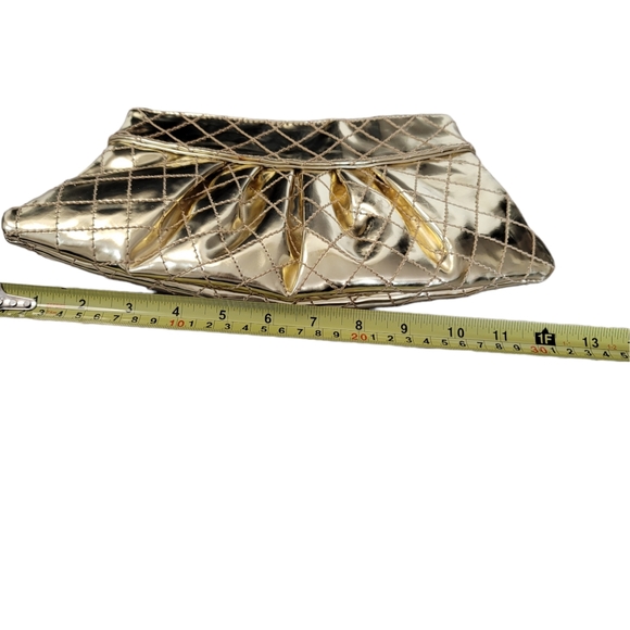 Vintage Steve Madden Metallic Gold Quilted clutch bag with detachable straps - Picture 9 of 13